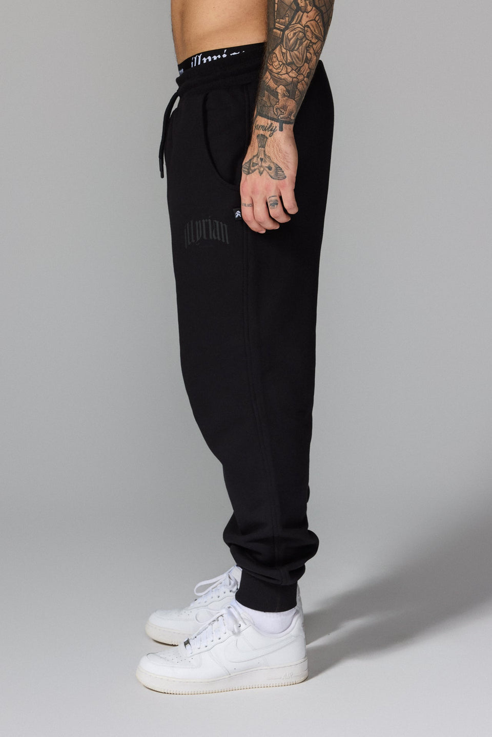 Illyrian Signature Joggers - Black