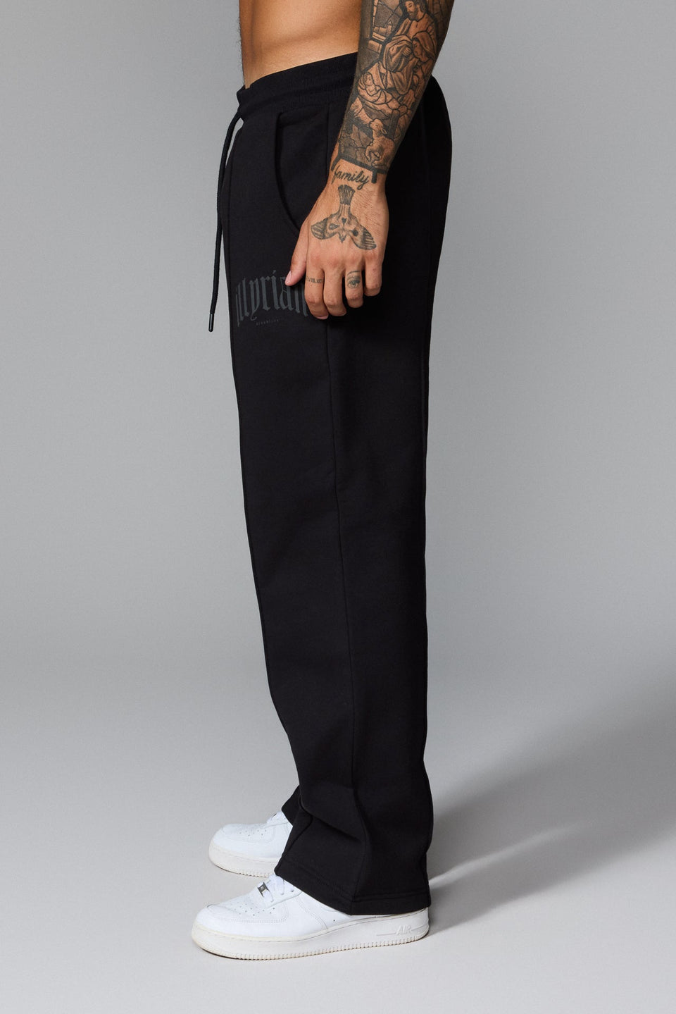 Illyrian Signature Straight Joggers - Black